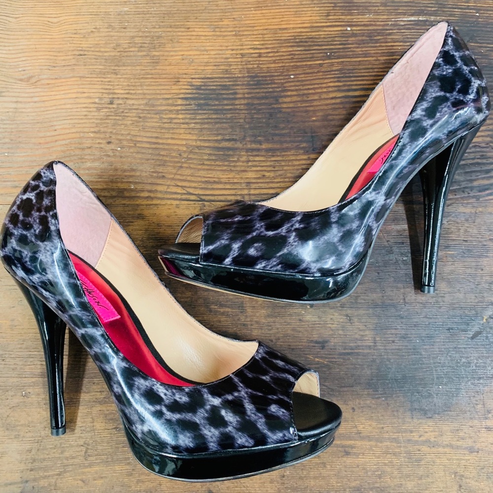 Betsey Johnson Leopard Pinup Peep Toe Heels Sz 9